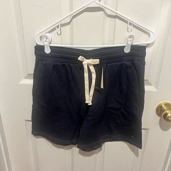 NWT Monrow gym shorts in vintage black size medium with adjustable waist band - Picture 2 of 12